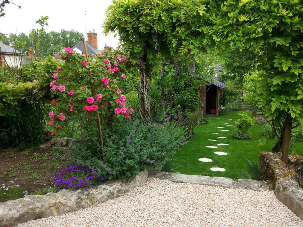 Hotel Le Petit Jardin Yoyo Monts Exterior foto